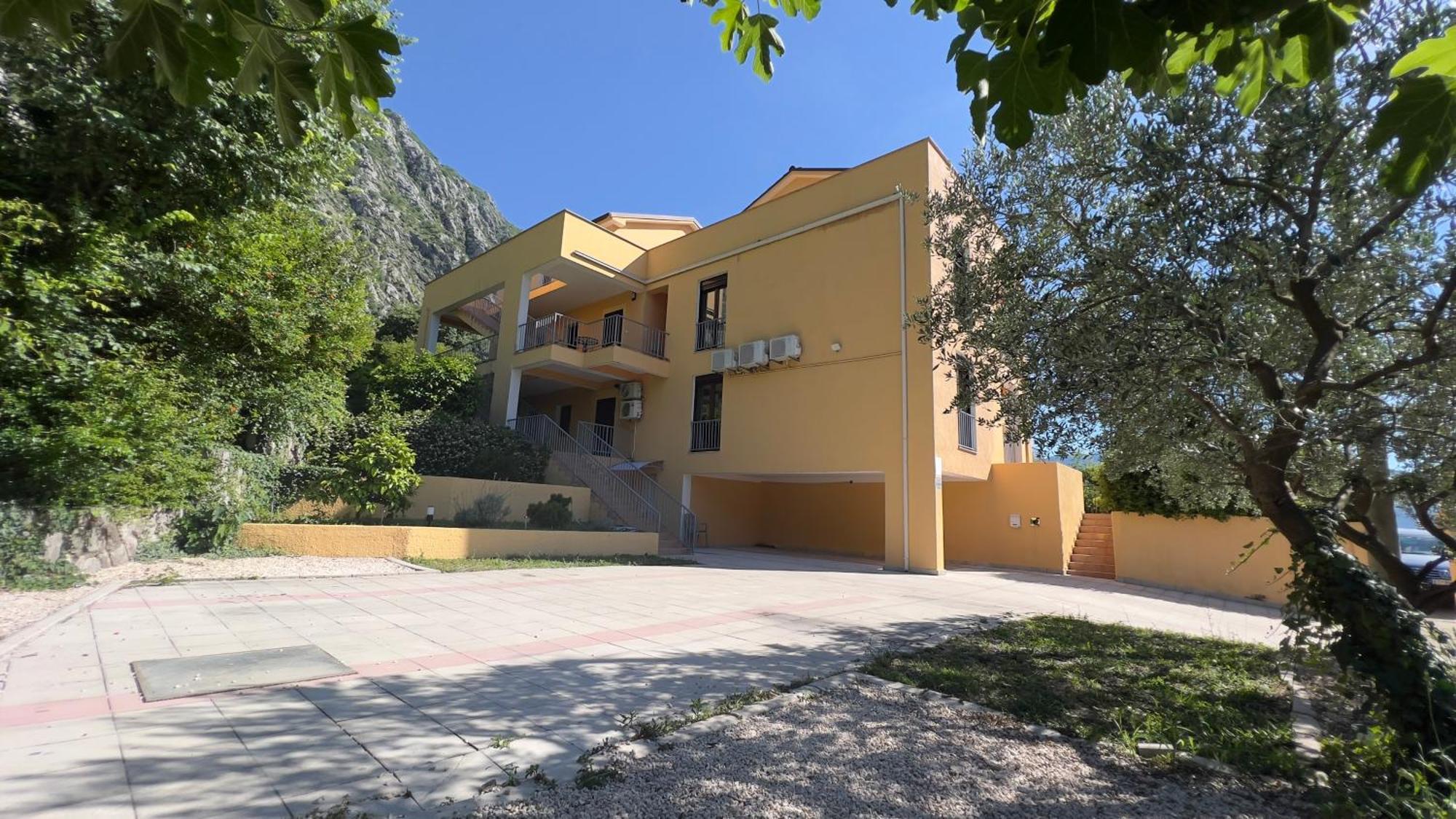 Villa Risan Apartments Exterior foto